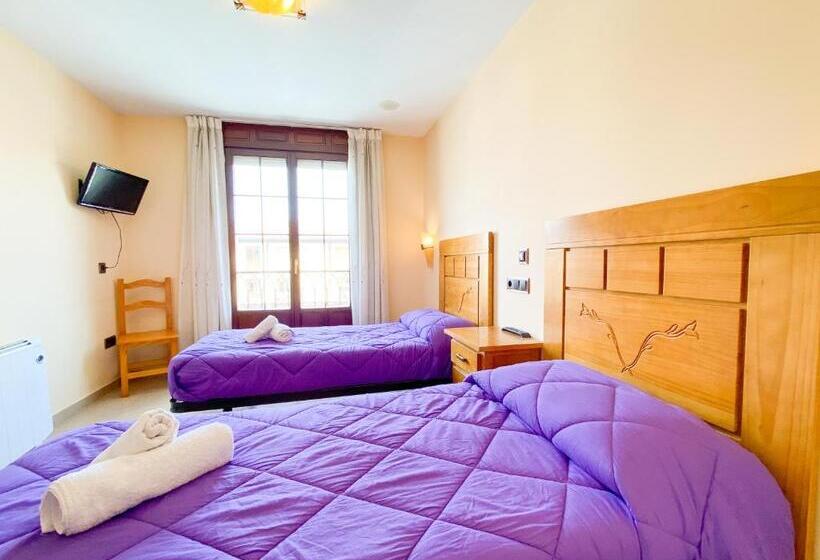 Номер Стандарт с Балконом, Hostal Ainoa