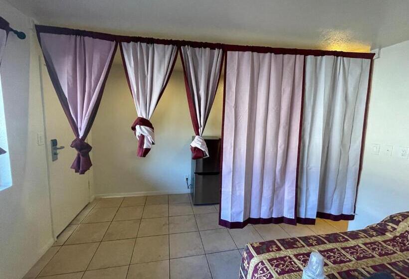חדר סטודיו סטנדרד, Crown Inn & Suites