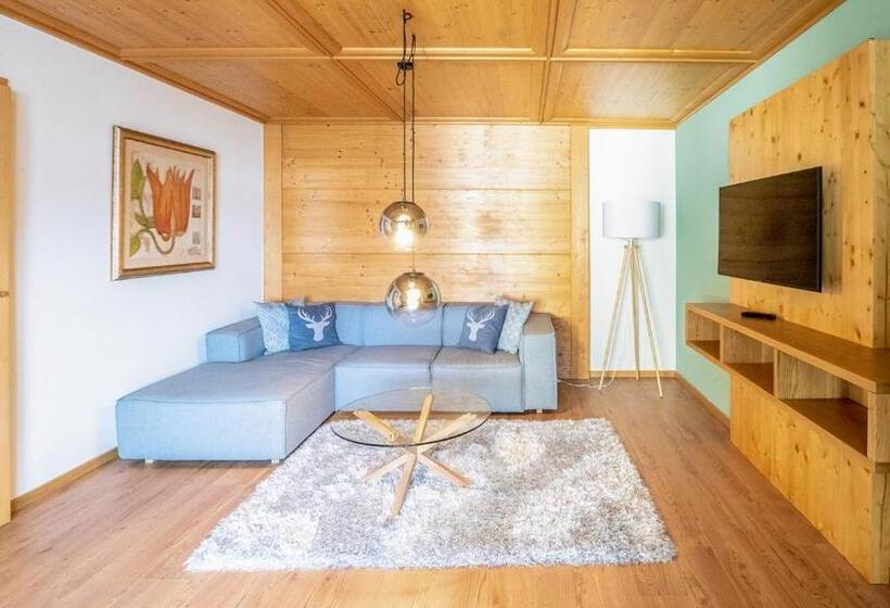 Family Suite, Glas