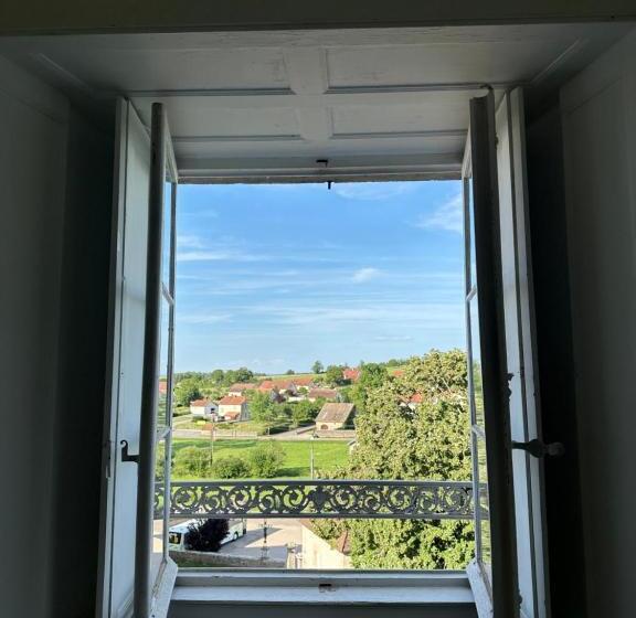 Апартаменты 3 Спальни, Chateau De Frasne