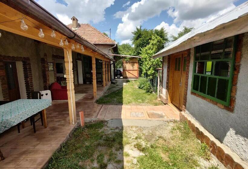 Трехместный Номер Стандарт Совместная Ванная, La Tataia Zahei