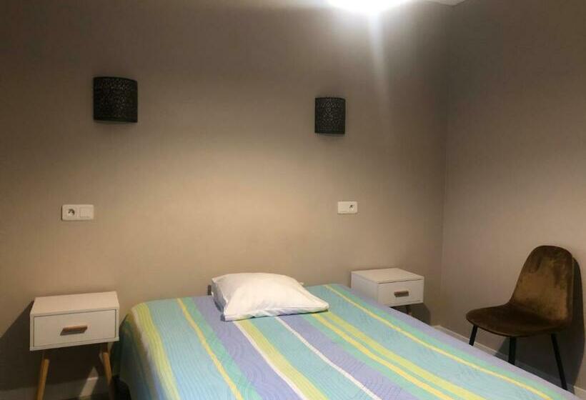 Номер Стандарт, Hôtel Résidence Champerret
