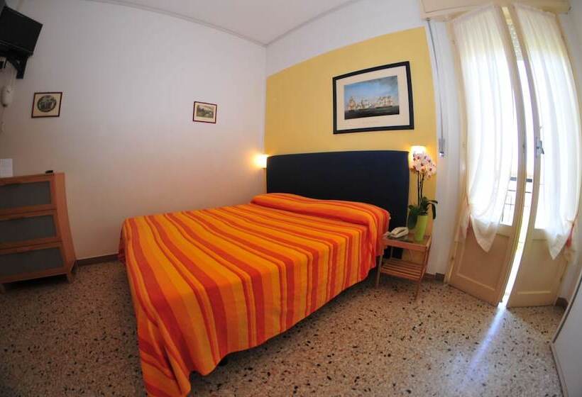 Standard Quadruple Room, Antonella