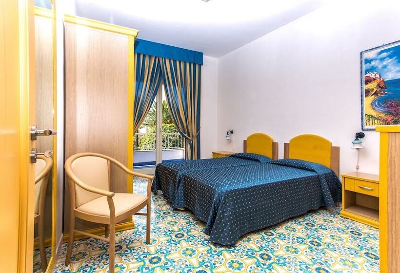 آپارتمان 3 خوابه, Club Residence La Castellana Mare