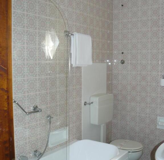 Номер Стандарт Трехместный, Confidence Hotel Europa