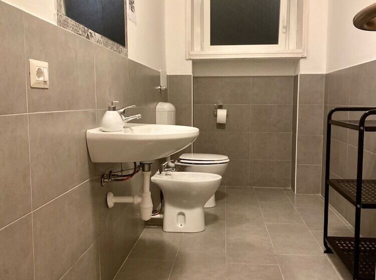 اتاق استاندارد با سرویس بهداشتی مشترک, Guest House Pirelli Milano
