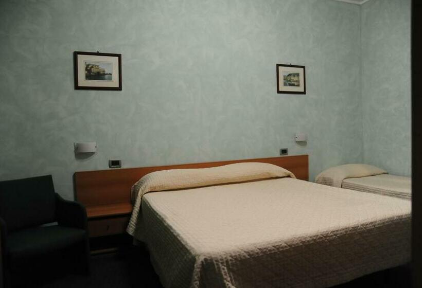 스탠다드 트리플 룸, Valentini Inn