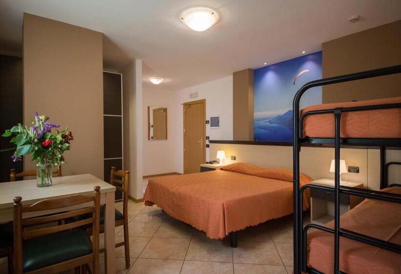 Четырехместный Номер Стандарт с Балконом, Residence Hotel Miralago