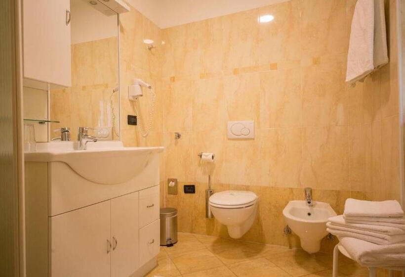 Номер Стандарт Трехместный, Residence Hotel Miralago