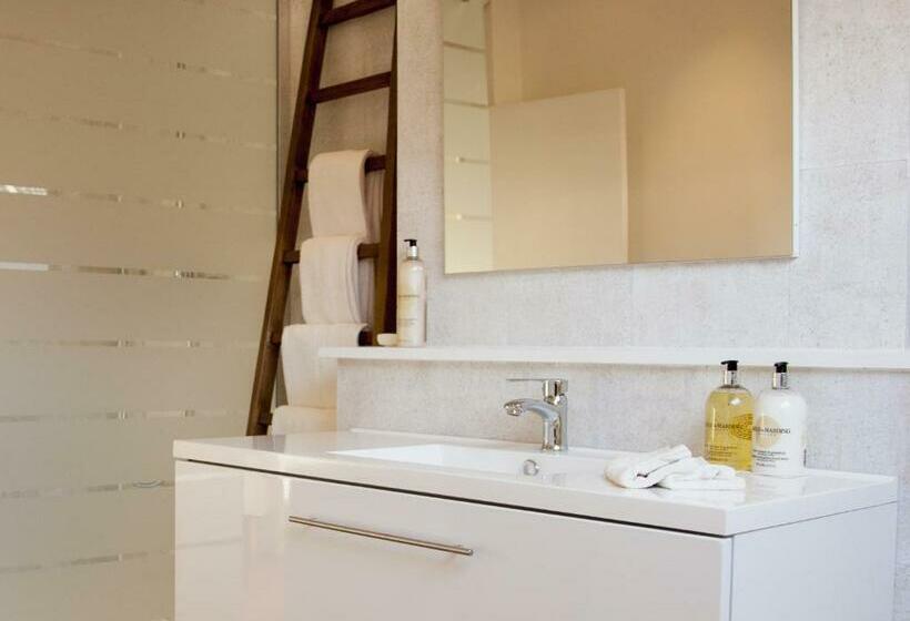 اتاق لوکس, Restaurant & Guesthouse Cachet De Cire