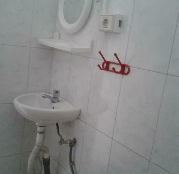 标准单人间, Falow