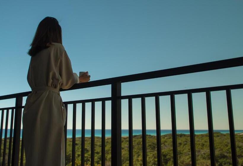 适合残疾人士使用的带超级大床的标准间, Henderson Beach Resort