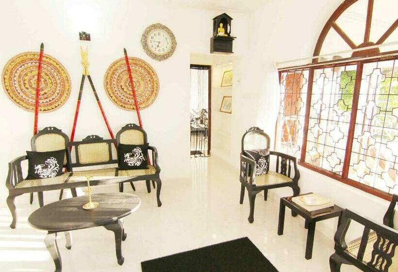 家庭间, 2in1 Kandy Hostel