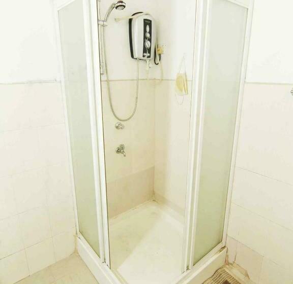 家庭间, 2in1 Kandy Hostel