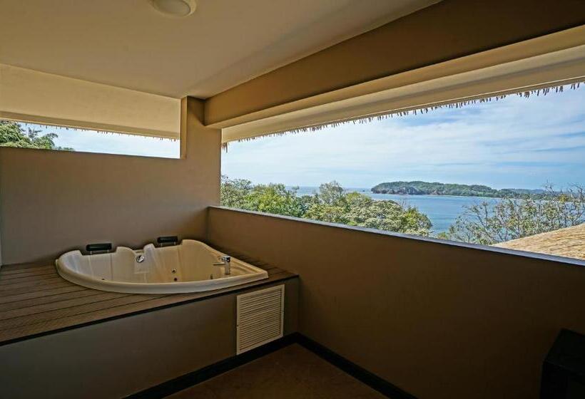 스위트, Nammbu Beach Front Bungalows