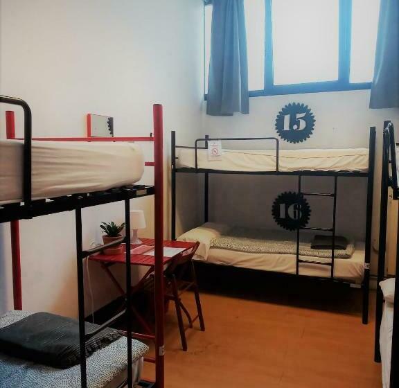 Кровать в Общей Комнате, Bilbao Akelarre Hostel