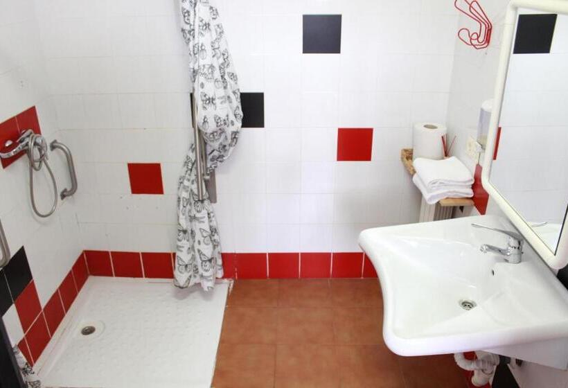 Четырехместный Номер Стандарт, Bilbao Akelarre Hostel