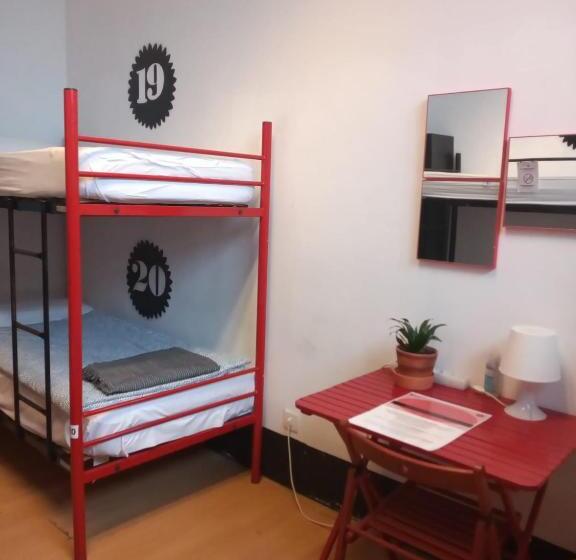 Семейный Номер Совместный Санузел, Bilbao Akelarre Hostel