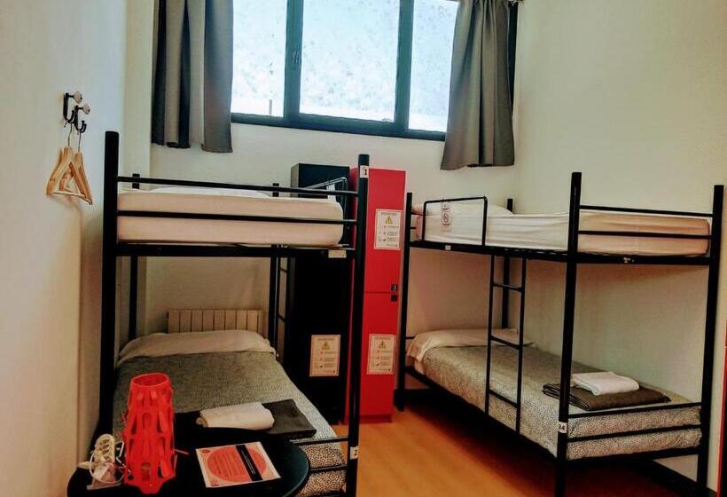 Семейный Номер Совместный Санузел, Bilbao Akelarre Hostel