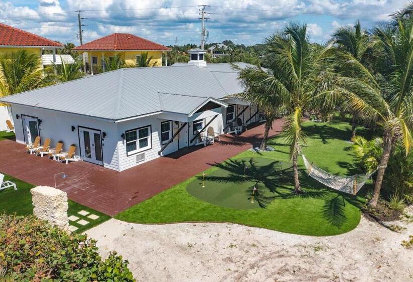 스탠다드 스튜디오 킹침대, Casey Key Resorts  Beachfront