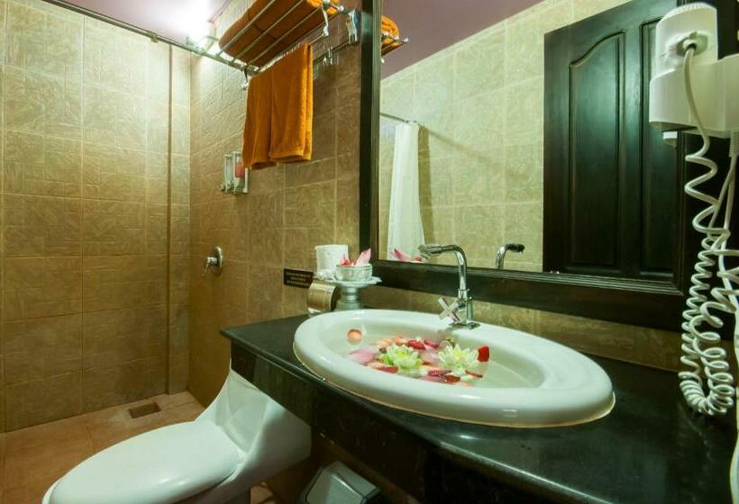 غرفة ديلوكس مزودة بشرفة, Golden Butterfly Villa
