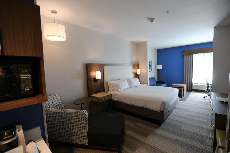 带大床的套房, Holiday Inn Express & Suites Houston Nw   Hwy 290 Cypress, An Ihg