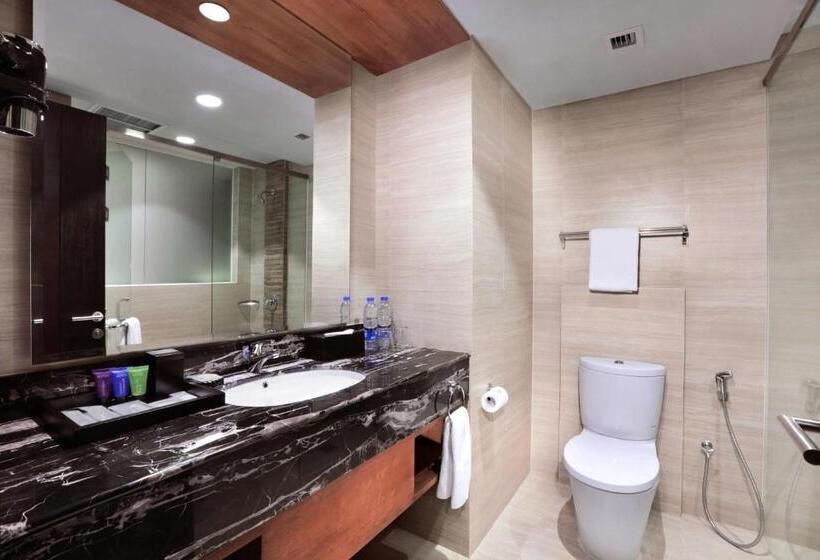 Family Suite, Aston Pasteur