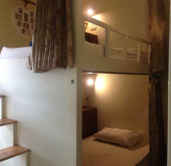 家庭工作室, Smile Capsule Hostel