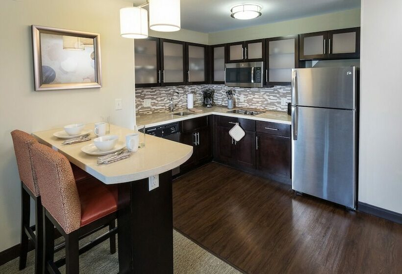 Люкс Кровать Кинг, Staybridge Suites Omaha West By Ihg