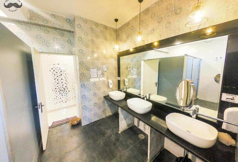 공용 욕실 구비 공동 객실 내의 침대, Moustache Hostel Jaipur