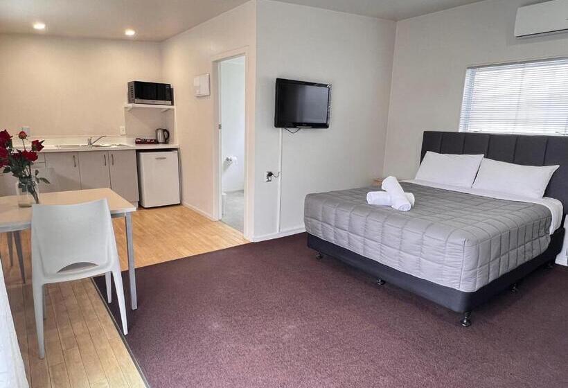 استودیوی استاندارد, Morrinsville Motel