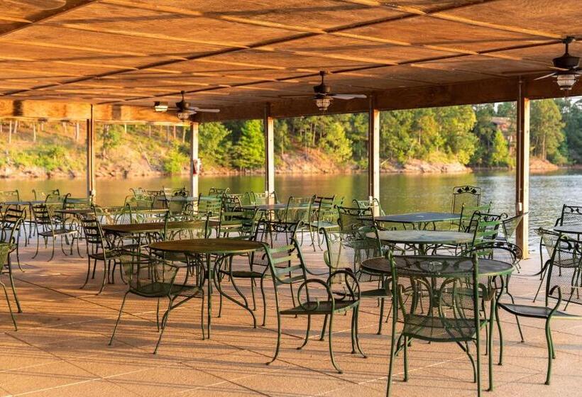 패밀리 룸, Mountain Harbor King Guest Room On Lake Ouachita By Redawning