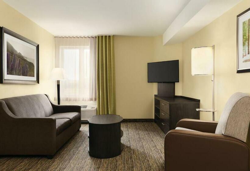 キングサイズベッドのスイートルーム, Park Inn By Radisson, Calgary Airport North, Ab