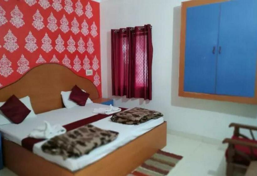 חדר דחוקס עם מיטת קינג, Goroomgo Mohit Paying Guest House Varanasi