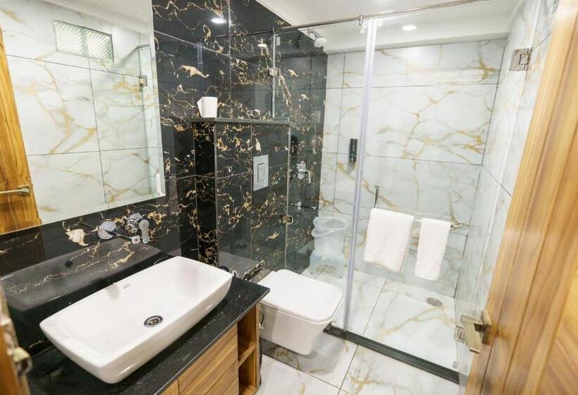 סוויטת ג'וניור עם מרפסת, Perfectstayz Mokshada Suites