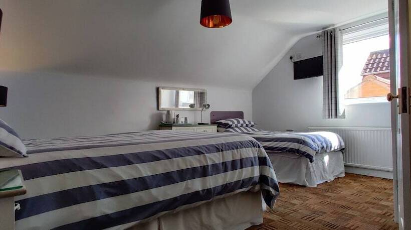 Номер Стандарт Трехместный, Aaron Lodge Guest House