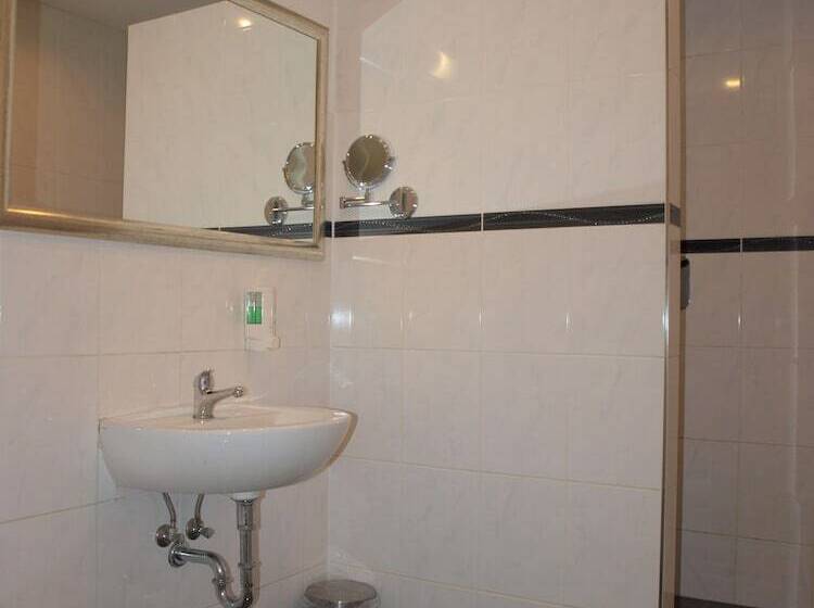 Camera Standard Bagno Condiviso, Pension Village