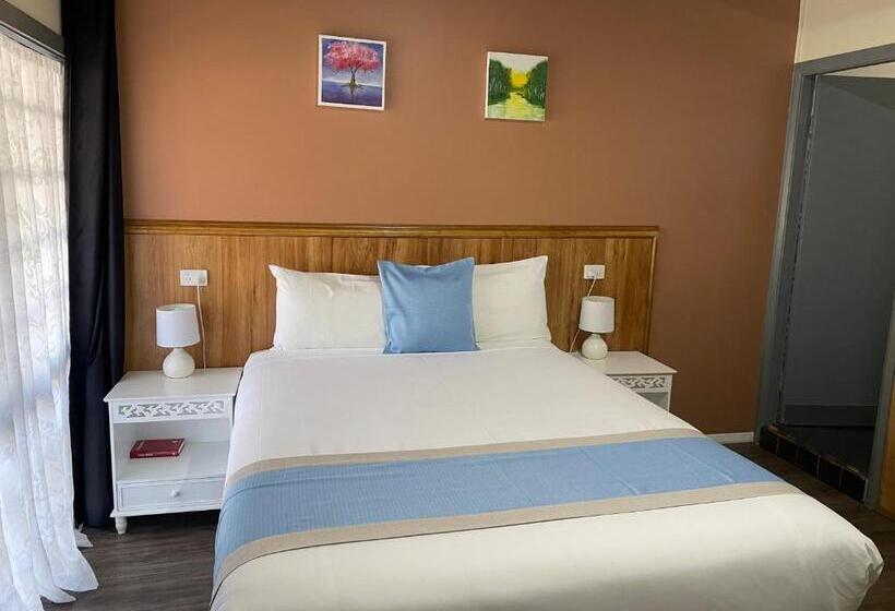 デラックススタジオ, Highway Motor Inn Taree