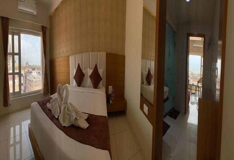 اتاق لوکس, Dwarkesh Dwarka
