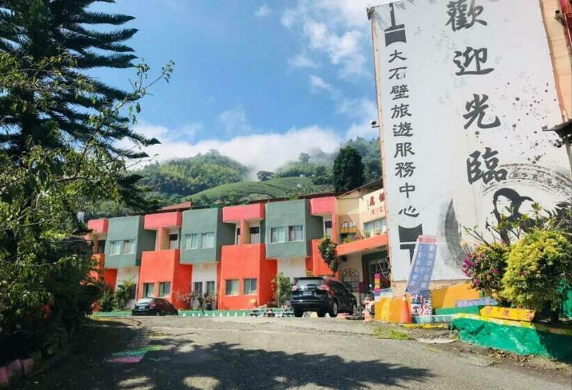 اتاق استاندارد با چشم‌انداز کوهستان, Shi Bi