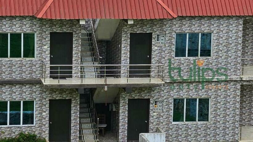 带阳台套房, Tulips Village Resorts