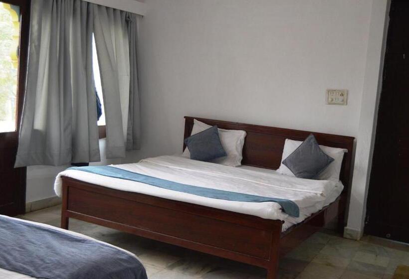 Четырехместный Номер Стандарт, The Jh Hotel Mountabu   200 Mtrs From Nakki Lake