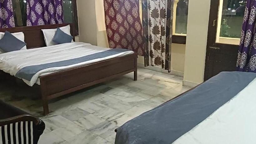 Четырехместный Номер Стандарт, The Jh Hotel Mountabu   200 Mtrs From Nakki Lake
