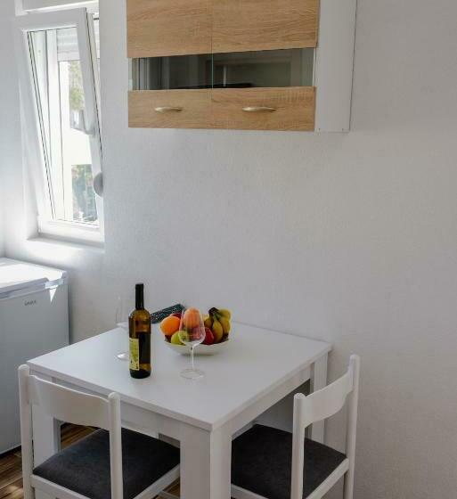 استودیوی استاندارد, Premium Apartments