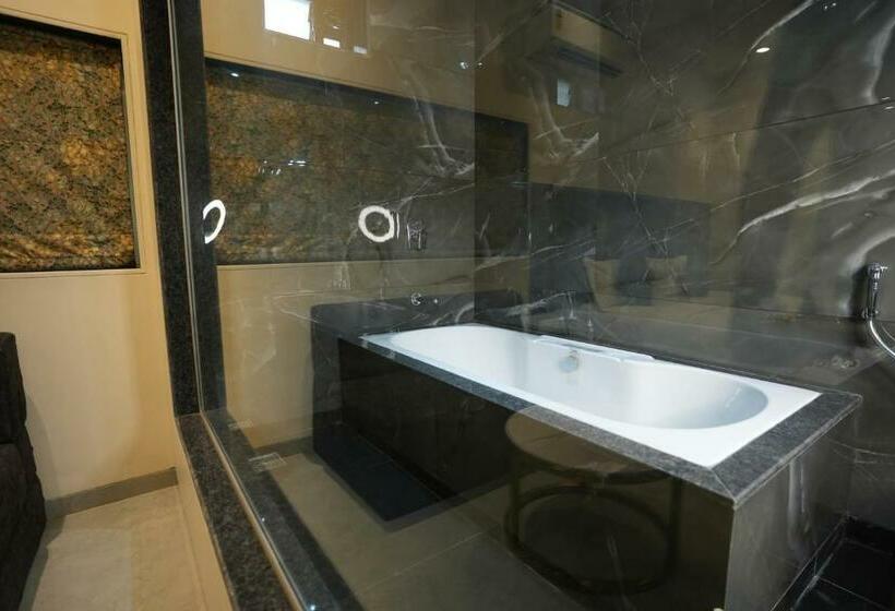 Люкс Deluxe Кровать Кинг, Megh Inn