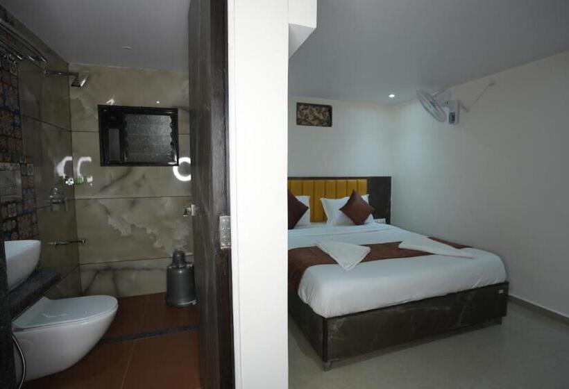 Номер Стандарт Трехместный, Megh Inn
