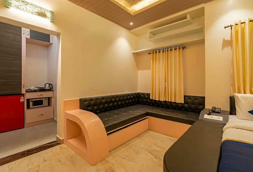 Студио Стандарт Вид на Бассейн, The Venue By Seasons Suites @ Yelahanka