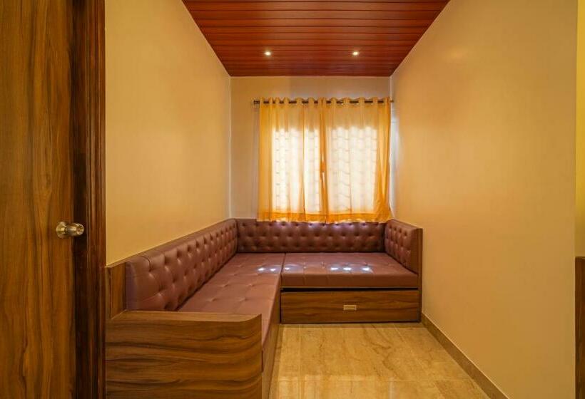 Четырехместный Номер Economy, The Venue By Seasons Suites @ Yelahanka