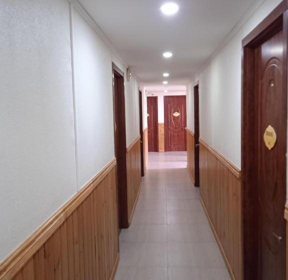 标准三人间, Hostal Jc