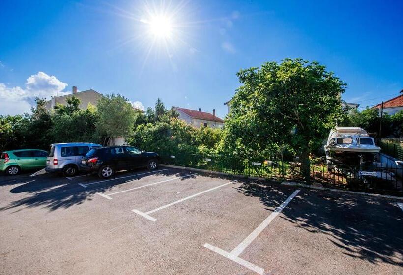 آپارتمان 1 خوابه همکف, Apartments Batur